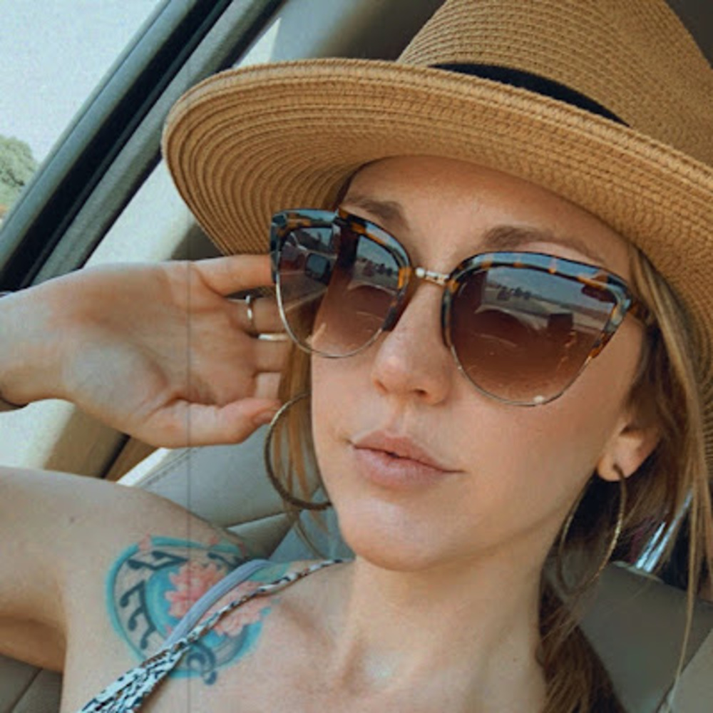 Meet your Posher, Brie